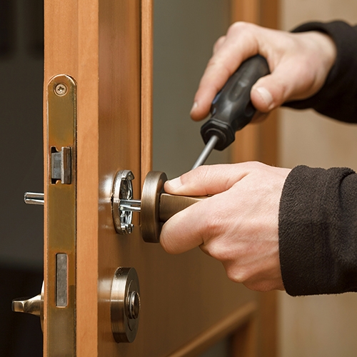 handle-door-fix-by-screwdriver-installing-door-handle